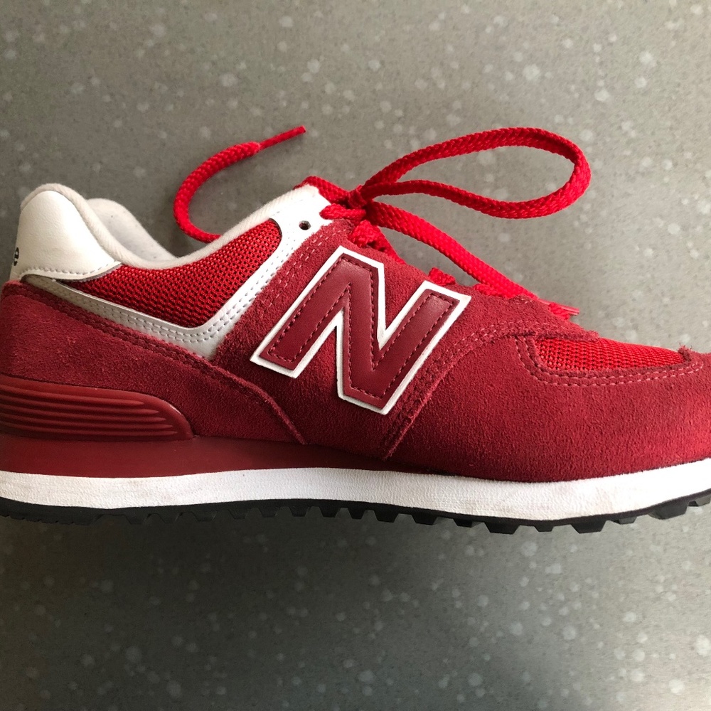 New Balance 574 Classic Sneaker, Size 9 women/7.5 men